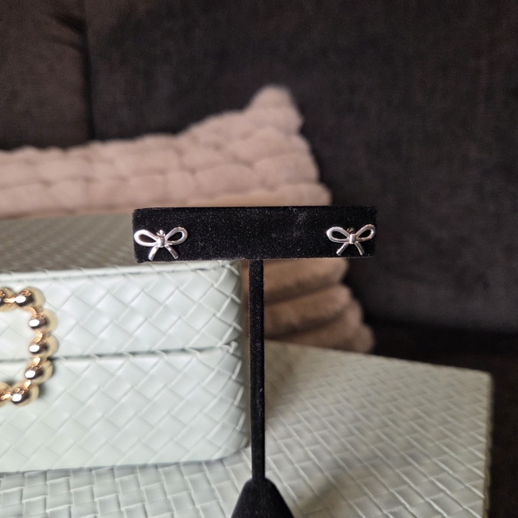 Genuine Tiffany & Co. Bowtie Stud Earrings Set In Sterling Silver - Picture 2 of 8